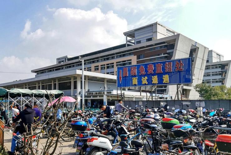 探访上海“苹果工厂” 劳务派遣下的加班常态与供应链暗影